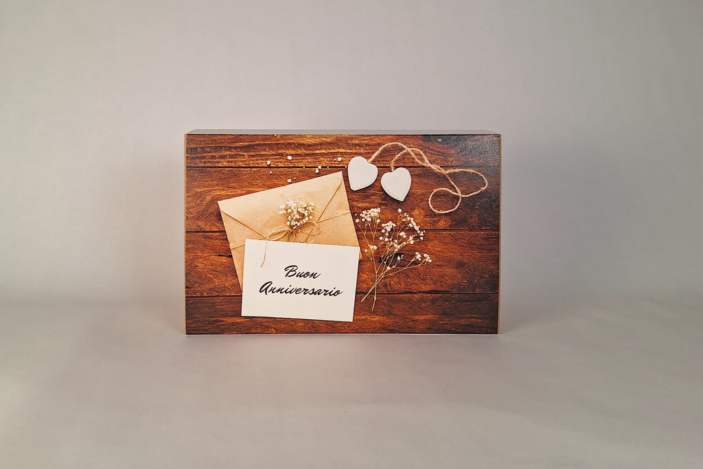 Box regalo cocktail anniversario – confezione esterna con scritta Buon Anniversario