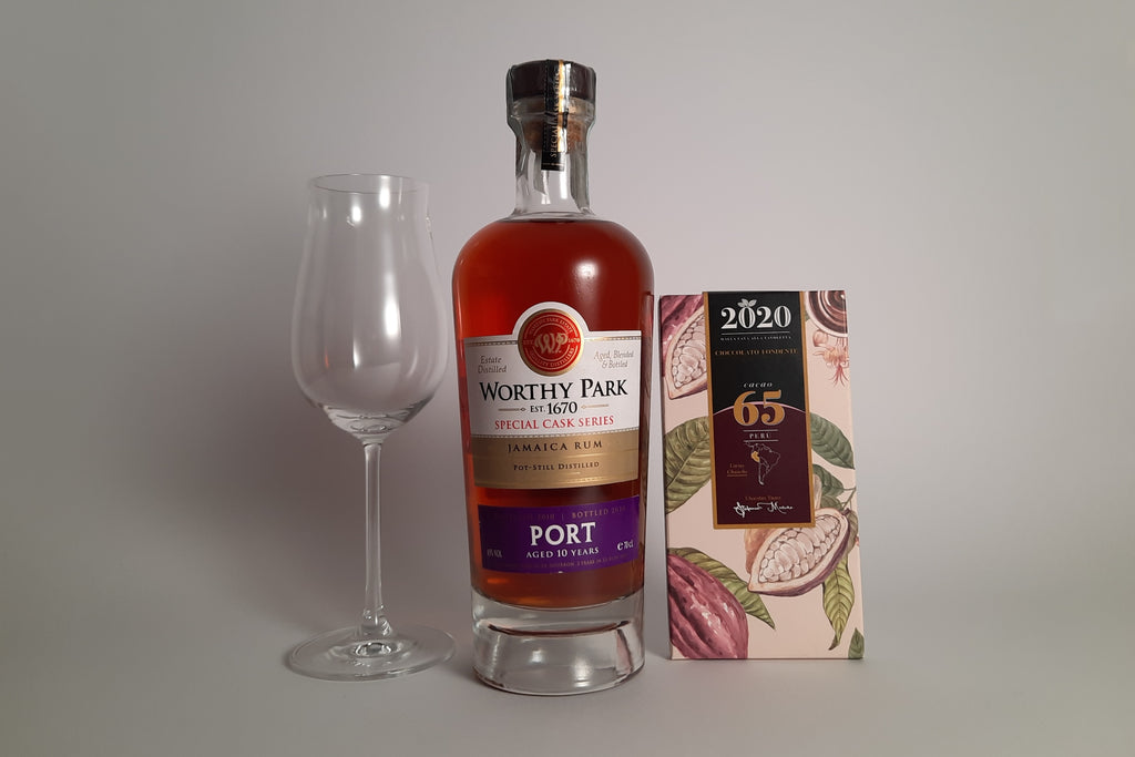 Regalo raffinato: rum in bottiglia grande con abbinamento cioccolato