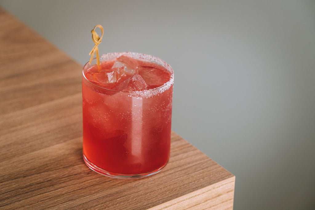 Brindisi di Natale senza alcol con cranberry e rose